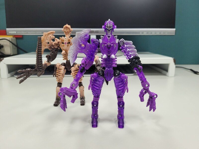 Netflix Transformers Spoiler Pack Megatron And Skelivore  (12 of 23)